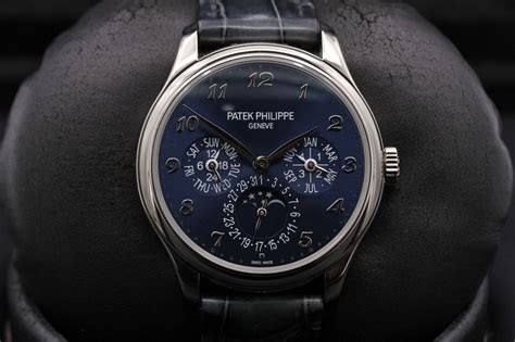 Patek Philippe Perpetual Calendar 5327G.